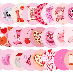 Peut inclure: Un ensemble de 20 autocollants sur le th&egrave;me de la Saint-Valentin, de couleur rose et rouge, avec diff&eacute;rents motifs, notamment des c&oelig;urs, des cerises, des g&acirc;teaux, des bottes, des lunettes de soleil et un miroir &agrave; facettes.
