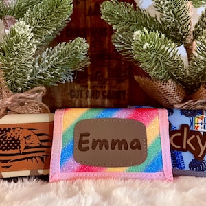 Cartera infantil personalizada de polipiel grabada - Cartera personalizada con grabado para niños y niñas - Regalo para el primer bebé - Regalos únicos para niños