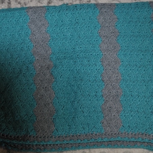 Shell Pattern Throw