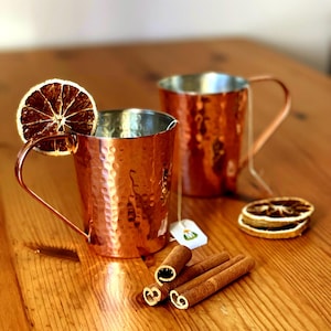 Conjunto de 2 canecas de chá e café em cobre maciço martelado - xícaras elegantes gravadas, presente de 7º aniversário e cobre puro, presente para ele e para ela, presente de casamento