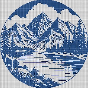 Può includere: Un motivo a punto croce blu e bianco di un paesaggio montano con un lago in primo piano. Le montagne sono innevate e il lago è circondato da alberi.