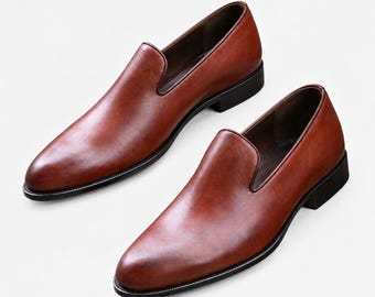 Handgemaakte instapschoenen van cognacbruin leer | Minimalistische loafers voor heren