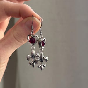 Lilien Blume Ohrringe / Fleur de Lys Ohrringe, Lotus Blume, Blume, boho, Nana inspiriert, gothic, goth, y2k