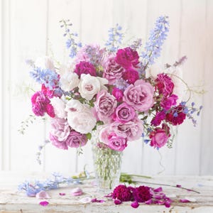 Digitale download romantische bloemen, print Cottagecore Old English Roses Delphinium, afdrukbare muurkunstkaart, 300 dpi