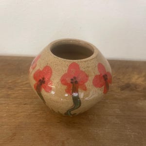 陶器製の釉薬をかけた装飾鉢