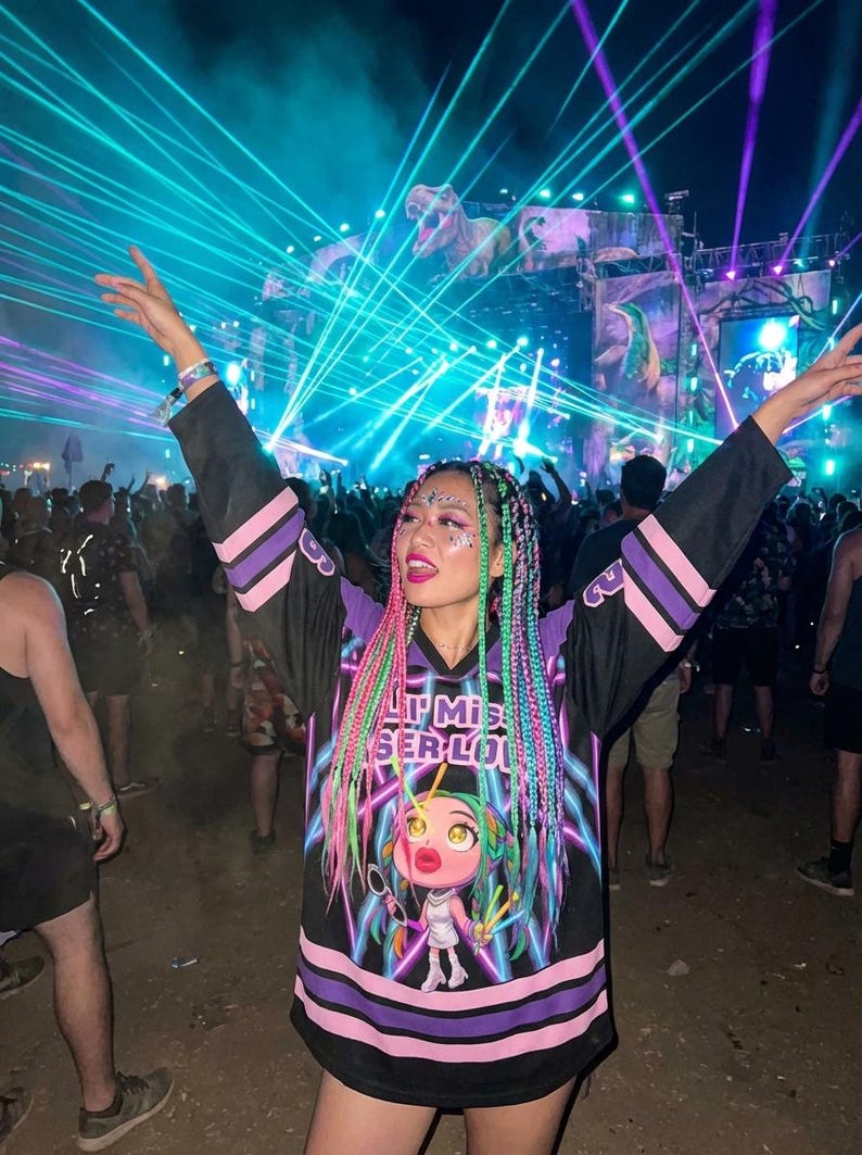 Camiseta ligera de hockey para festivales Lil Miss Laser Lover: ropa EDM para rave, ropa de festival para mujer, atuendo Lost Lands, EDC imagen 2