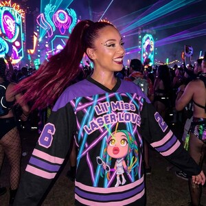 Camiseta ligera de hockey para festivales Lil Miss Laser Lover: ropa EDM para rave, ropa de festival para mujer, atuendo Lost Lands, EDC imagen 6