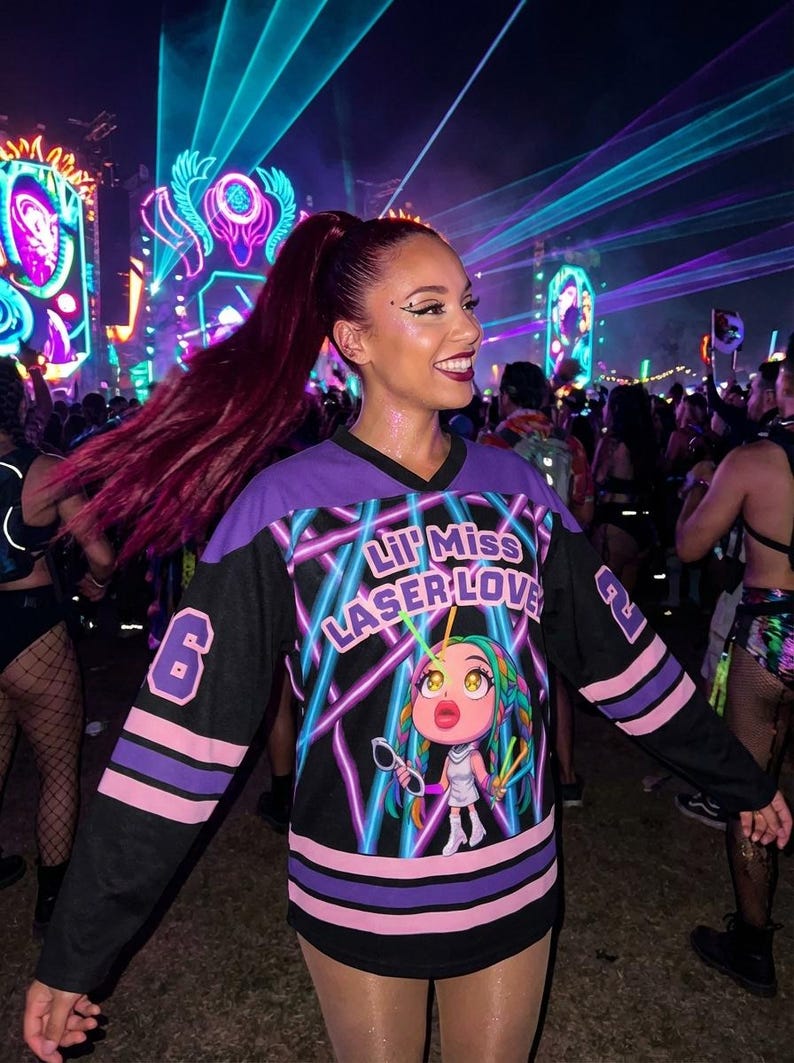 Camiseta ligera de hockey para festivales Lil Miss Laser Lover: ropa EDM para rave, ropa de festival para mujer, atuendo Lost Lands, EDC imagen 6