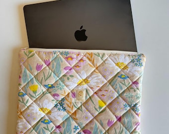 Floral Quilted Laptop Sleeve: Handcrafted Cotton MacBook Cover