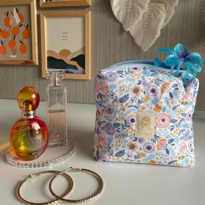 Floral Makeup Bag, Quilted Cotton Cosmetic Bag, Toiletry Bag Women, Travel Bag,Blue Floral Makeup Bag, Cute Makeup Bag, Blue Cosmetic Bag