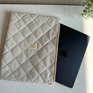 Laptoptasche, Gesteppte Laptoptasche mit Baumwollfutter, MacBook-Hülle, handgefertigte Stoffhülle für MacBook Pro und Air Beige