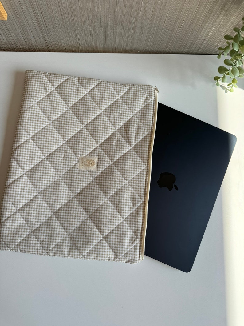 Laptoptasche, Gesteppte Laptoptasche mit Baumwollfutter, MacBook-Hülle, handgefertigte Stoffhülle für MacBook Pro und Air Beige