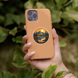 Vinylsticker serene natuur zonsondergang | Campy-berglandschap | Gebruik buitenshuis