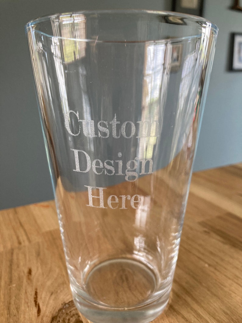 Vaso de pinta personalizado grabado: texto personalizado o utilice su logotipo/diseño, 16 fuentes disponibles. imagen 3