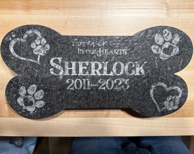 Dog memorial stone engraved. Can be personalized.