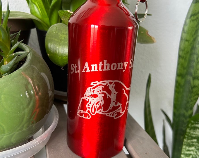 Design your personalized aluminum water bottle. 20oz red light weight water bottle. Great for school sports or outdoor hobbies.