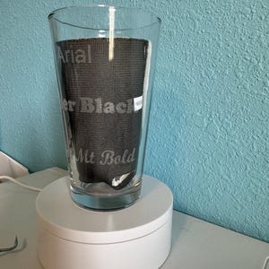 Vaso de pinta personalizado grabado: texto personalizado o utilice su logotipo/diseño, 16 fuentes disponibles. imagen 7