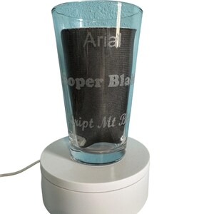 Vaso de pinta personalizado grabado: texto personalizado o utilice su logotipo/diseño, 16 fuentes disponibles. imagen 4