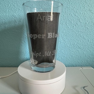 Vaso de pinta personalizado grabado: texto personalizado o utilice su logotipo/diseño, 16 fuentes disponibles. imagen 6