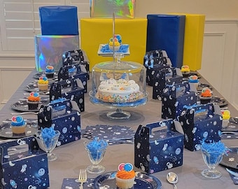 Set di decorazioni per feste a tema spazio - 48 pezzi: piatti, tovaglioli, astronauti e razzi per compleanni di bambini.