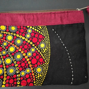 Pochette à imprimé africain, sac à main / portefeuille Kitenge tanzanien avec des éléments en cuir et en perles de verre fabriqués à la main par des femmes Maasai tanzaniennes