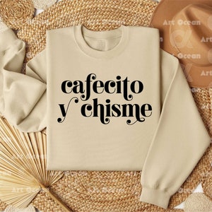 a sweater with the words cafecino y chisine on it