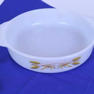 Fire King Wheat Pattern Casserole Dish 450 8” Diameter White And Yellow