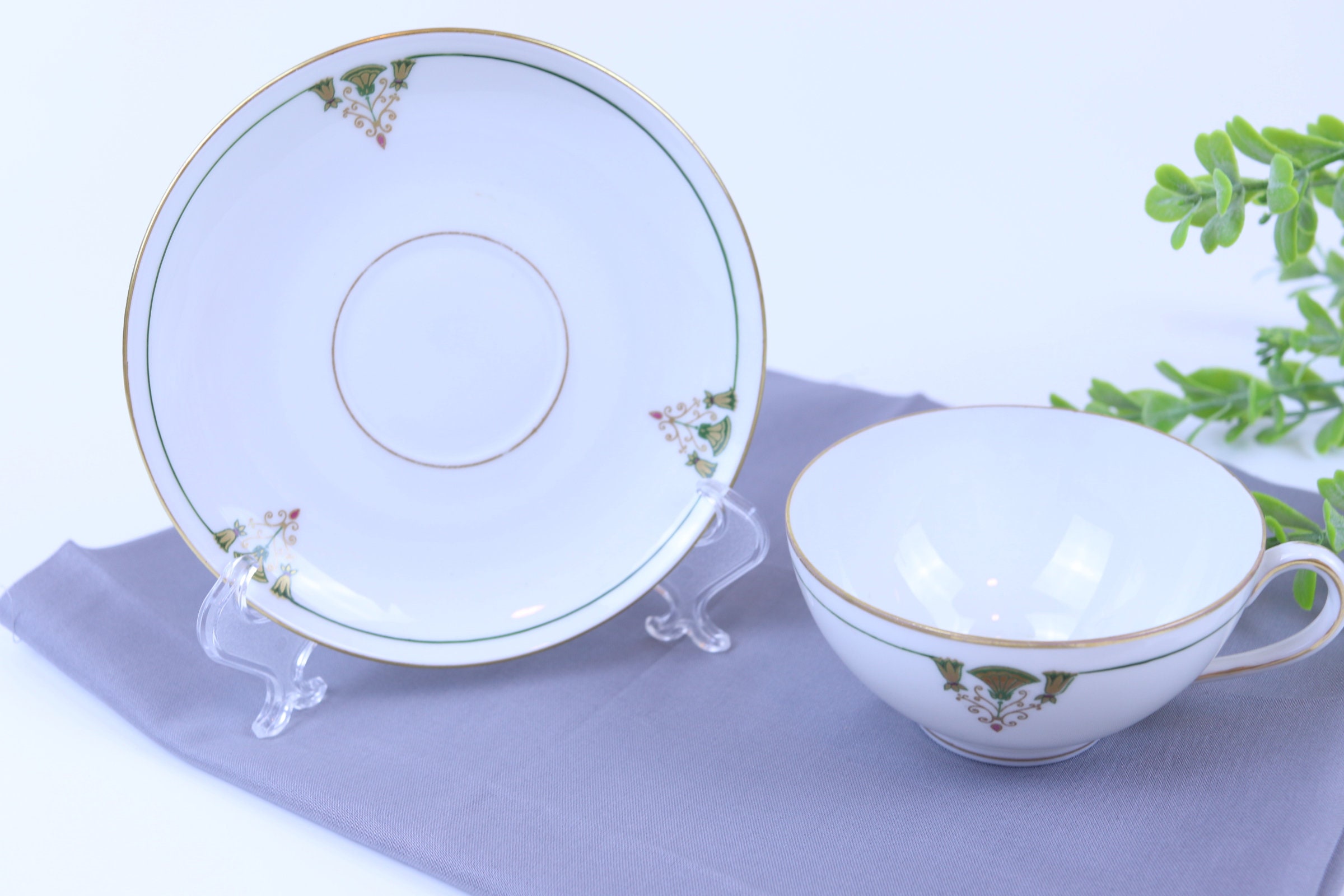 18 Ct Gold Etched White/Green Teacup And Saucer With Decorative Fan 5”