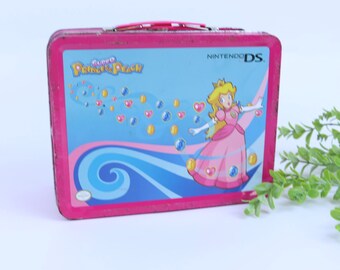 Nintendo DS Metal Tin Lunchbox - Super Princess Peach - (Nintendo DS) Fair Cond