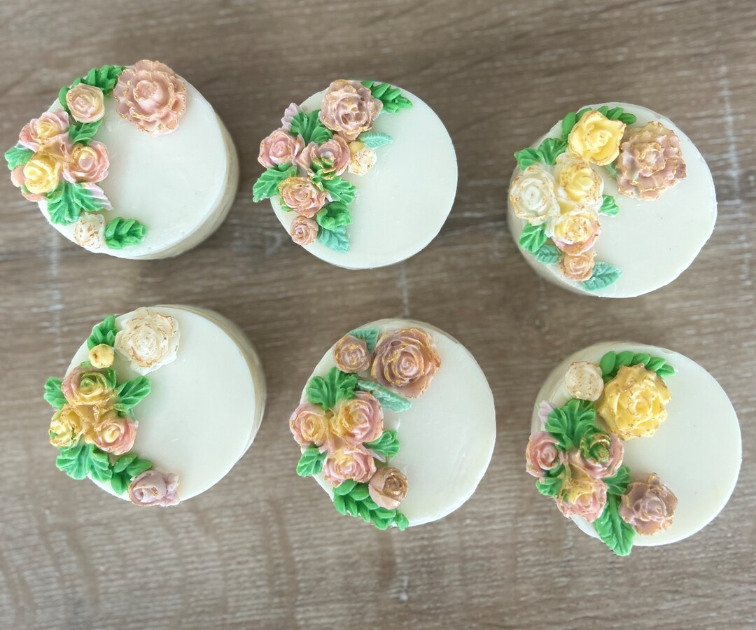 Oreos Fudge Covered in White Chocolate, Ideal to Give as a Gift for