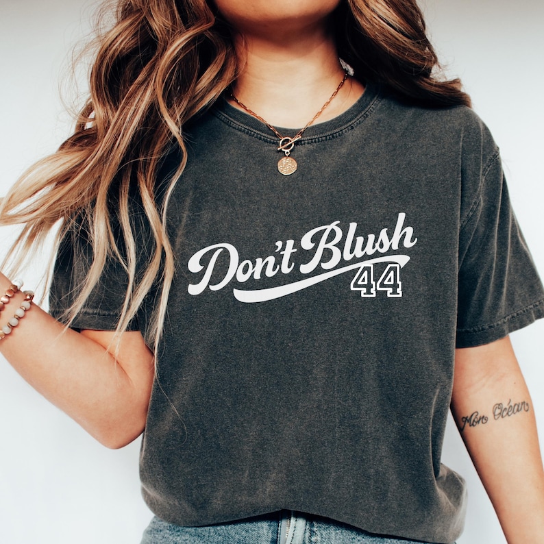 Hockey Romance T-shirt Don’t Blush 44 Tee Bookish Hockey Shirt Romance Reader Gift Briar University Graham 44 Comfort Colors Booktok Tee bild 9