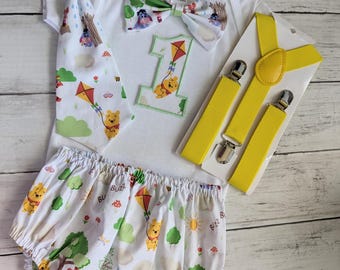 Conjunto de Winnie the Pooh para el primer cumpleaños Conjunto de Winnie the Pooh para la tarta de cumpleaños