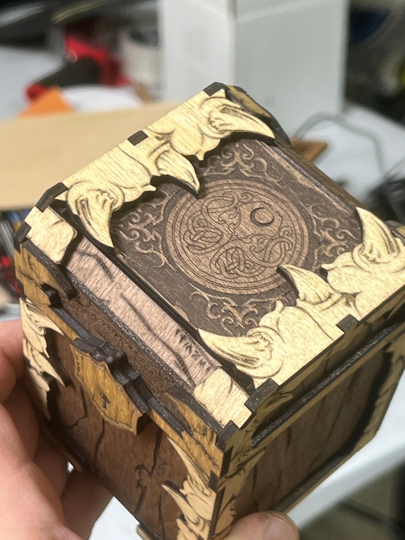 Custom Monster Card Deck Box MTG Deck box Commander Deck Box Deck box for LCG Tarot Deck Box Card Storage Box One Piece Deck Box Cthulu