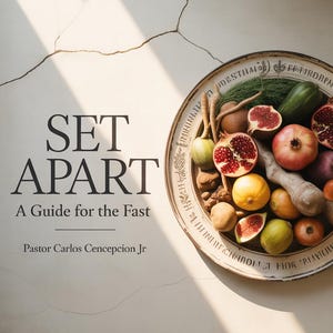 Può includere: Una copertina di libro con il titolo "SET APART" e il sottotitolo "A Guide for the Fast" del pastore Carlos Cencepcion Jr. Un piatto decorativo pieno di vari frutti e verdure è sullo sfondo.