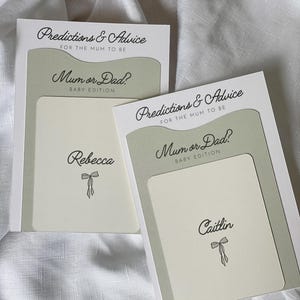 Gedrukte aangepaste babyshower gelaagde spel- en plaatskaart | Gepersonaliseerde set voor twee spellen met naamplaatje gast | Baby in bloei | saliegroen
