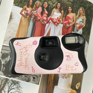 2 x Fundas desechables para cámara Kodak, color rosa y naranja, dibujadas a mano, ilustración de despedida de soltera. 2 x pegatinas. **Trae tu cámara, solo la funda para pegatinas**.