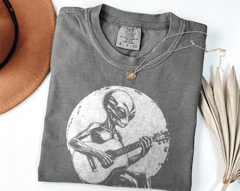 Vintage Funny Alien Shirt, Alien Lovers Retro Guitar Tshirt, Extraterrestrial Oversized Aesthetic Tee, Alien Comfort Colors Shirt