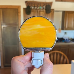 Wispy Yellow Circle Stained Glass Nightlight