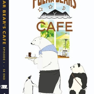 Könnte beinhalten: Ein DVD-Cover für die Anime-Serie "Polar Bear's Cafe". Das Cover zeigt einen weißen Eisbären, der eine blaue und weiße Schürze trägt und ein Tablett mit einer Tasse Kaffee hält. Ein Pinguin und ein Pandabär sind ebenfalls auf dem Cover abgebildet. Der Text "Polar Bear's Cafe" ist in braunen Buchstaben auf weißem Hintergrund geschrieben. Der Text "Episode I - 50 End" ist in schwarzen Buchstaben auf weißem Hintergrund geschrieben.
