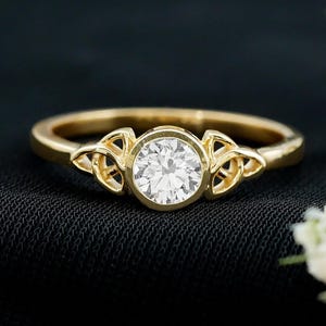 5 MM ronde Lab Grown Diamond Trinity Knot Ring, 14k Celtic Knot verlovingsring, Irish Knot witgouden diamanten ring, unieke solitaire ring