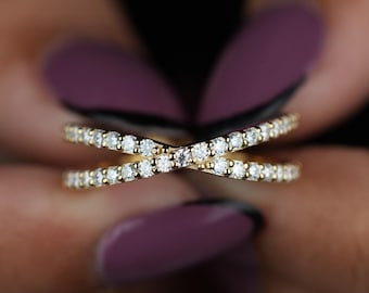 Anillo de bodas de oro blanco de 14 quilates con diamantes cultivados en laboratorio, redondo y entrelazado, ideal como regalo para mamá.