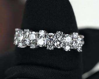 Anello a mezza eternità con diamanti rotondi creati in laboratorio, doppia fila di diamanti, fede nuziale in oro 14 carati, anello per anniversario impilabile e coordinato.