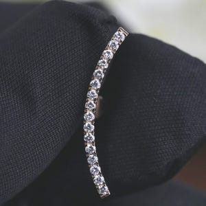 Boucles d'oreilles barre incurvées en diamants cultivés en laboratoire/boucles d'oreilles diamants minimaux délicats/Tige arrière plat incurvé en hélice/piercing fileté interne diamant lobe d'oreille