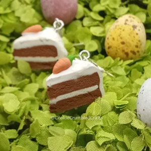 Pendientes de rebanada de pastel de zanahoria con ganchos de plata de ley, hechos a mano con arcilla. ¡Ideales para Pascua!