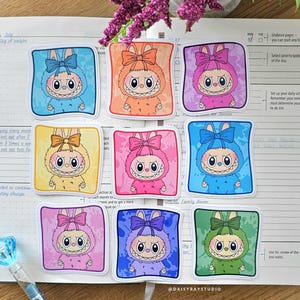 Sticker inspiré de Labubu, sticker en vinyle monstre mignon effrayant, lot d'autocollants à collectionner, cadeau tendance, résistant à l'eau, monstres sympathiques kawaii