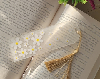 Daisy acrylic bookmark, aesthetic plastic bookmark, gifts for book lover, flower bookmark, spring bookmark, book lover gift, bookish gift