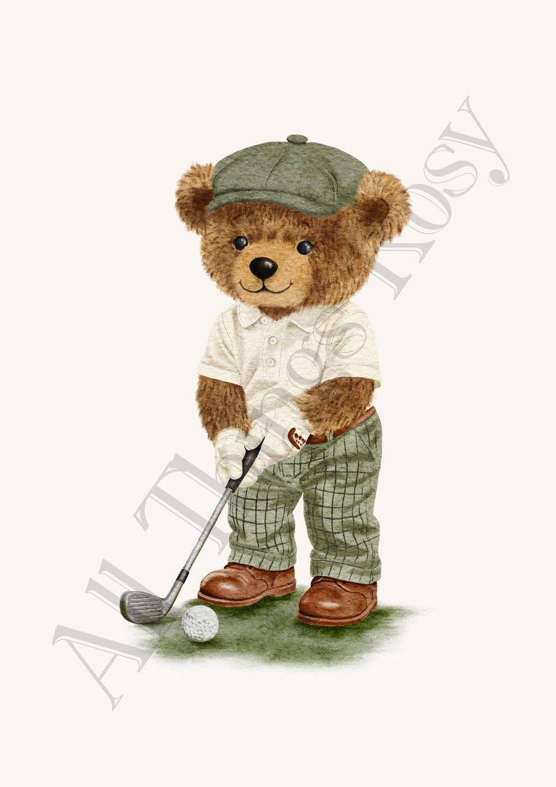 Puede incluir: Ilustraci&oacute;n en acuarela de un oso de peluche marr&oacute;n jugando al golf. El oso lleva un polo blanco, pantalones de cuadros verdes, una gorra verde y zapatos marrones. Sostiene un palo de golf y est&aacute; a punto de golpear una pelota de golf blanca sobre un c&eacute;sped verde.