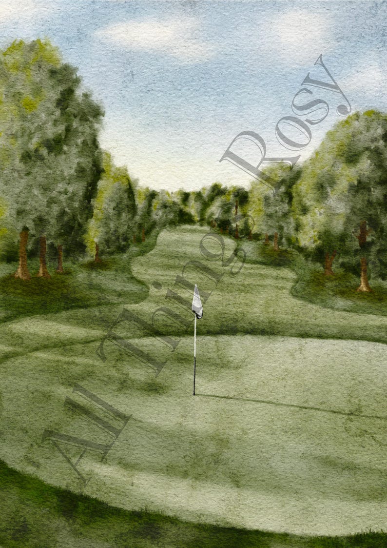 Puede incluir: Pintura a la acuarela de un campo de golf. La calle verde conduce a una bandera en el green. Los &aacute;rboles bordean los lados del campo bajo un cielo azul con nubes. La obra de arte tiene un aspecto suave y natural.