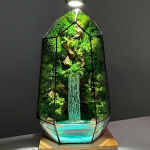 Beleuchtetes geometrisches Wasserfall-Terrarium mit konserviertem Moos und LED-Lampe – einzigartiges, von der Natur inspiriertes Dekor für Zuhause oder Büro, Zen-Garten