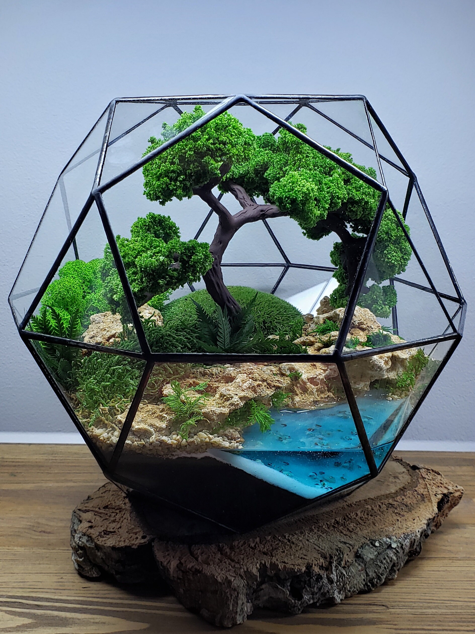 クリスタルピラミッドテラリウム モスアート 暗闇で光るエポキシリバー